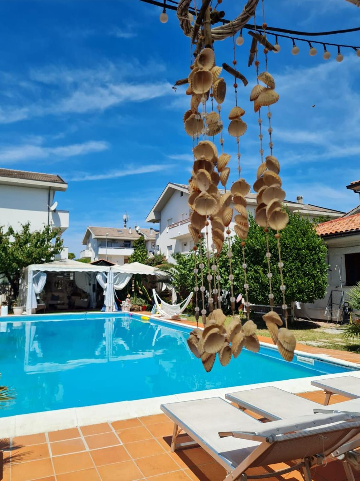 ⋆ VILLA TROPICAL ⋆ FRANCAVILLA AL MARE ⋆ ITALY ⋆ RATES FROM €64